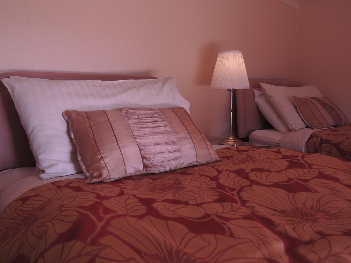 Surrone Guest House 葛特纳格林 外观 照片