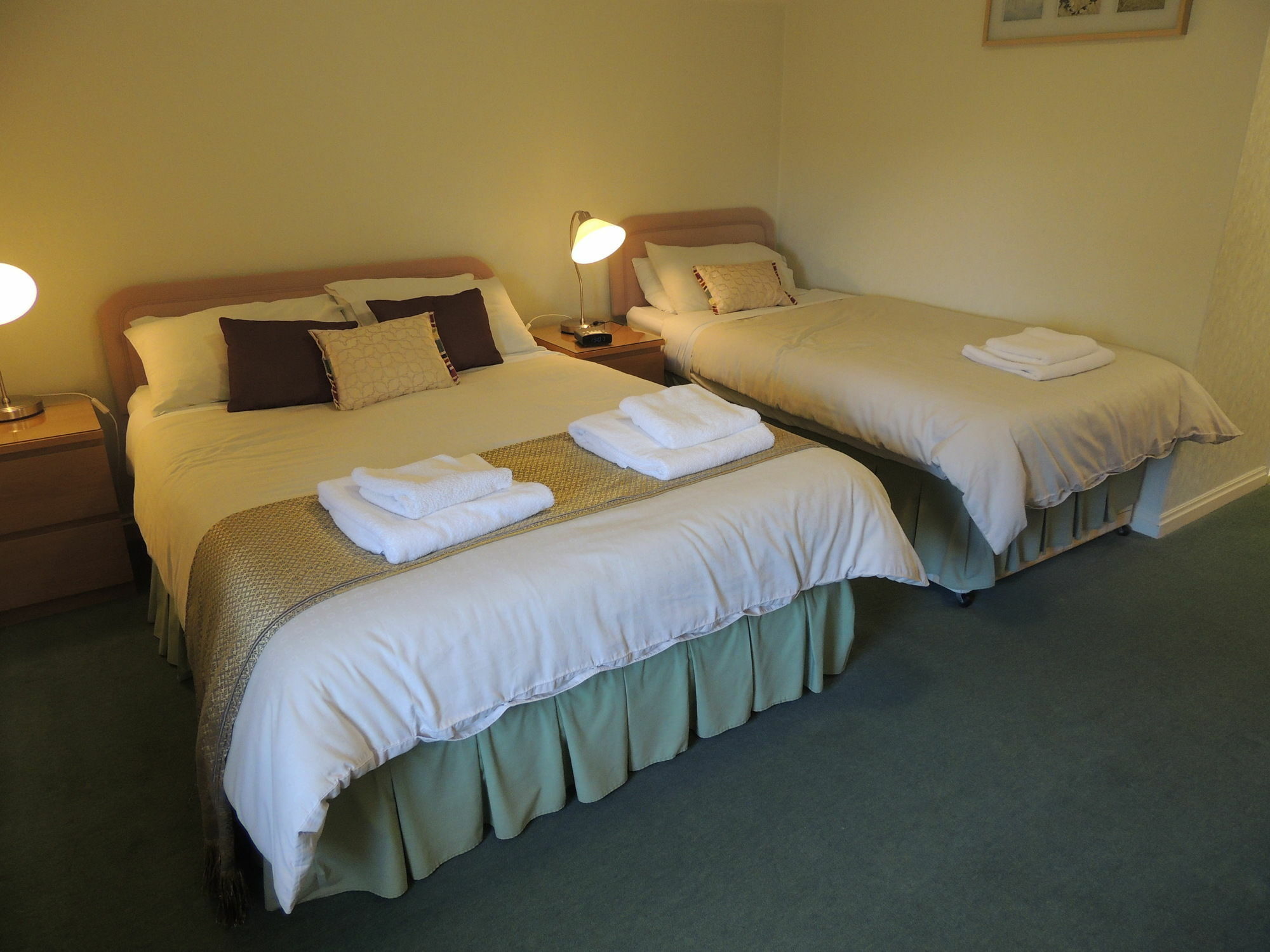Surrone Guest House 葛特纳格林 外观 照片